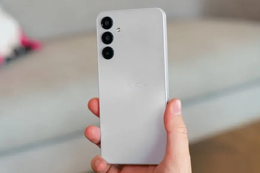 بررسی گوشی Samsung Galaxy A17